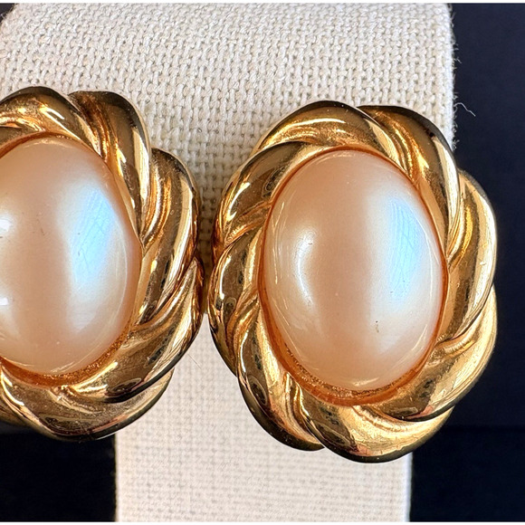 Vintage Ellen Designs Faux Pearl Gold Tone Rope Oval Clip On Earrings Classic 1" - Picture 2 of 7